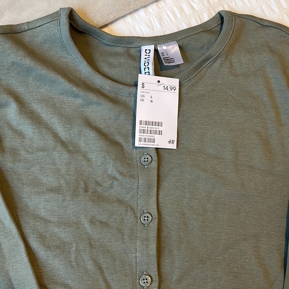 H&M Button Front Cardigan - Picture 3 of 3